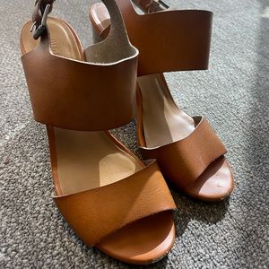 Old navy camel wedges